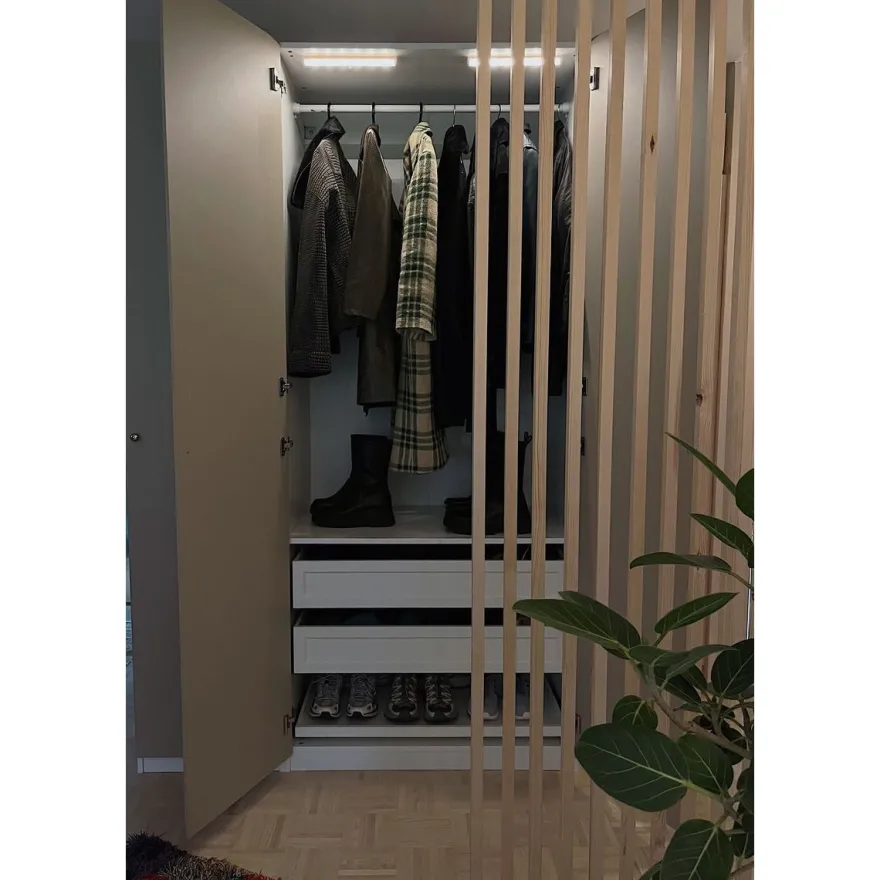 PIR-paristovalaisin Airam Cabinet, 6 LED, 1.2W